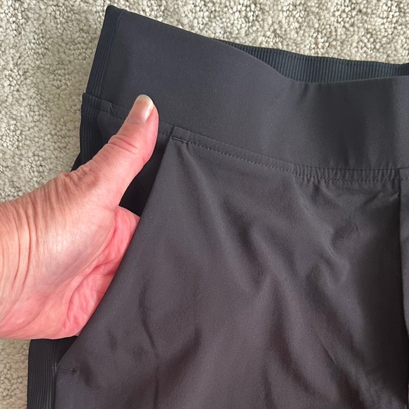 Athleta Brooklyn Mid Rise Ankle Pant Black 8 Athleisure Lightweight Travel - Picture 8 of 16